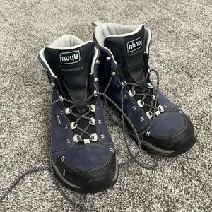 Women’s hiking boots